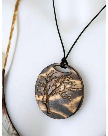 Un arbre, une histoire, un joli bijou pendentif celtique en bois massif.