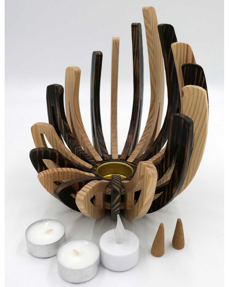 Photophore, diffuseur d'encens et réservoir à bonnes odeurs en forme de Lotus. Un bel objet de décoration.  En bois massif.