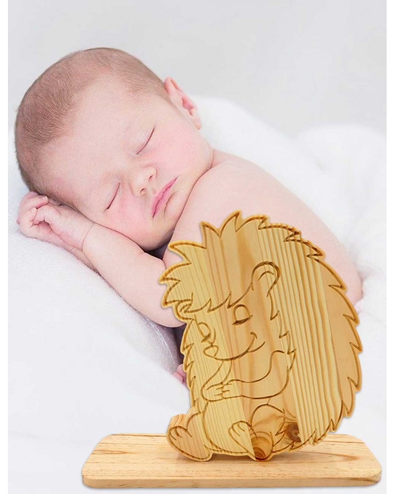 Pour votre enfant, une très jolie figurine de hérisson rigolo en bois massif !