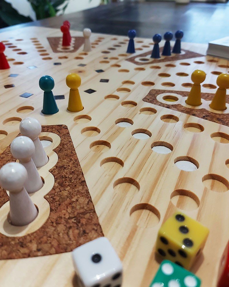 Un magnifique jeu de Tock de luxe en bois massif ! Jusqu'à 6 joueurs !