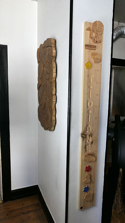 Une grande toise en bois XXL très nature et qui s'intègre dans chaque pièce de la maison